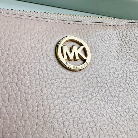 Micheal Kors Pebbled Leather Zip Around Wallet/Wristlet - Picture 8 of 9